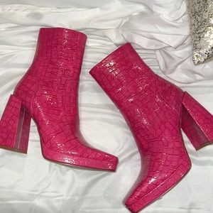 Nasty Gal pink snakeskin boots! size 7
